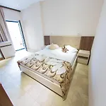 호텔 Jijo's 3*