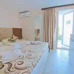 호텔 Jijo's 3*