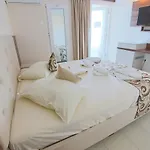 Jijo's 3* 마마이아