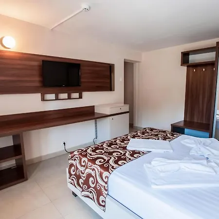 Jijo's Hotel 3*