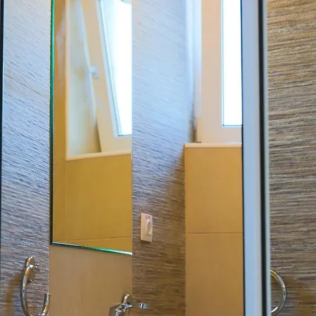 Jijo's Otel 3*