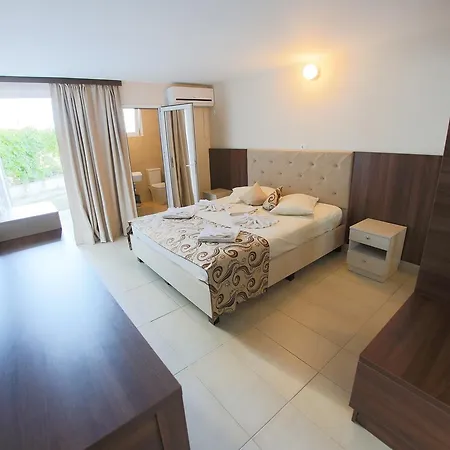 Jijo's Mamaia