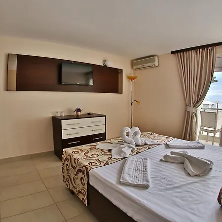 Jijo's 3* Mamaia