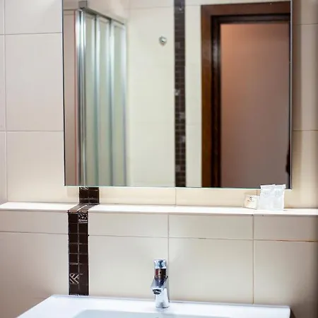 Jijo's Hotel 3*