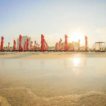 Jijo's Mamaia