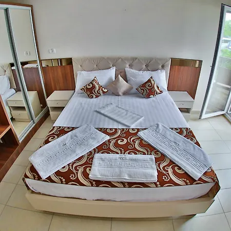 Jijo's Hotel 3*
